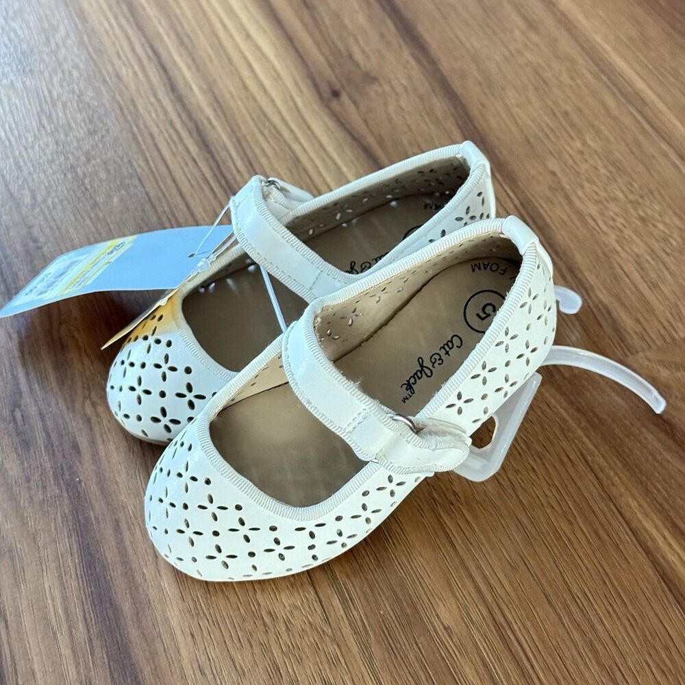 Cat & Jack Girls White Mary Jane Shoes Size 5T New - Picture 7 of 16
